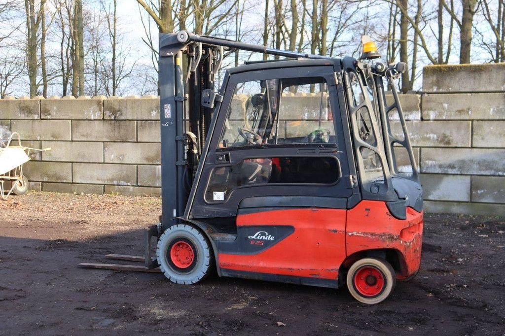 Frontstapler des Typs Linde E25L, Gebrauchtmaschine in Antwerpen (Bild 3)