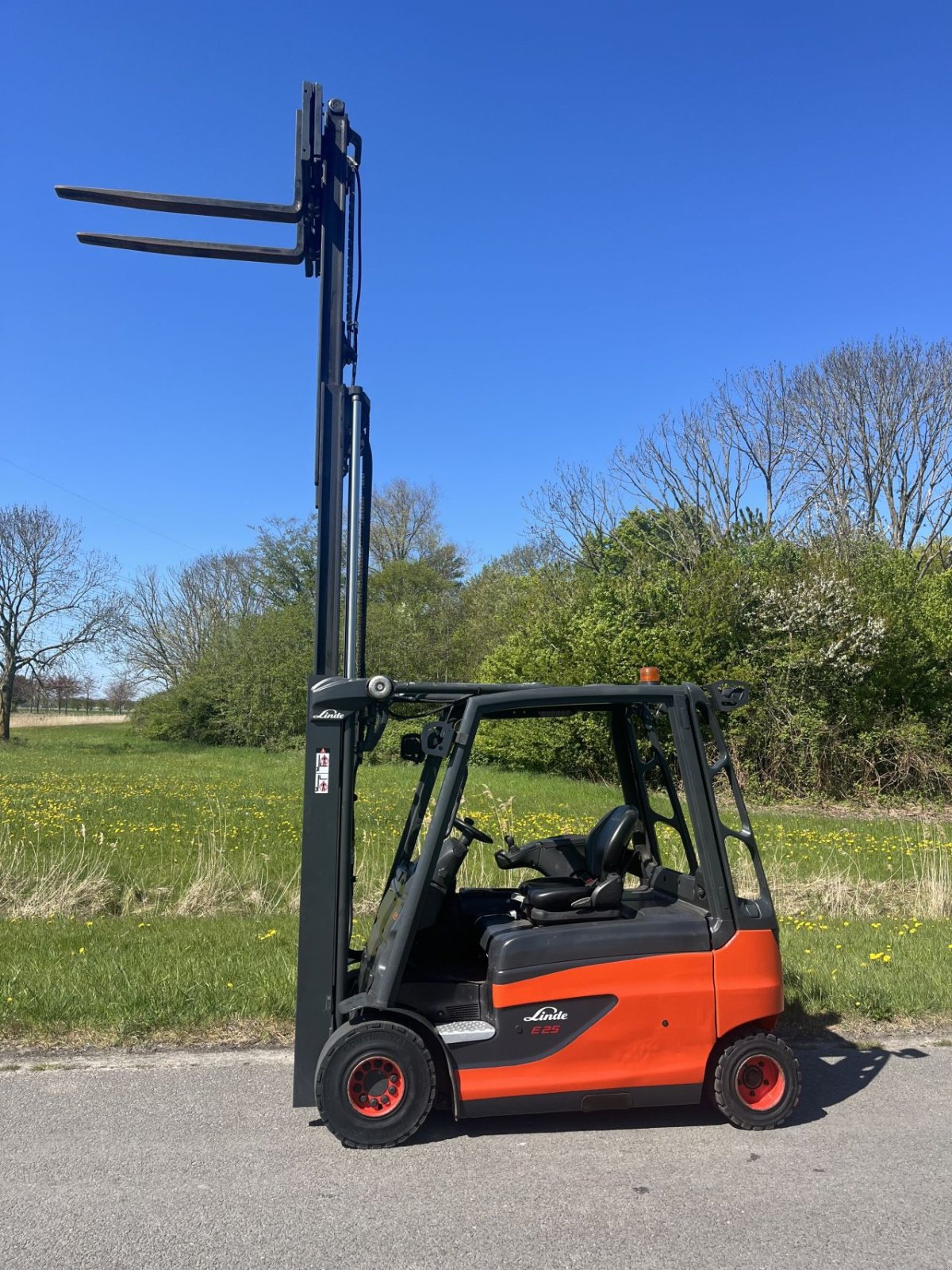 Frontstapler типа Linde E25L, Gebrauchtmaschine в Lelystad (Фотография 1)
