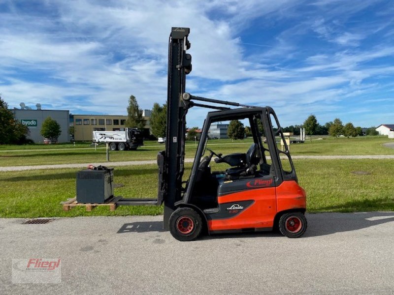 Frontstapler typu Linde E30-01, Gebrauchtmaschine w Mühldorf (Zdjęcie 2)