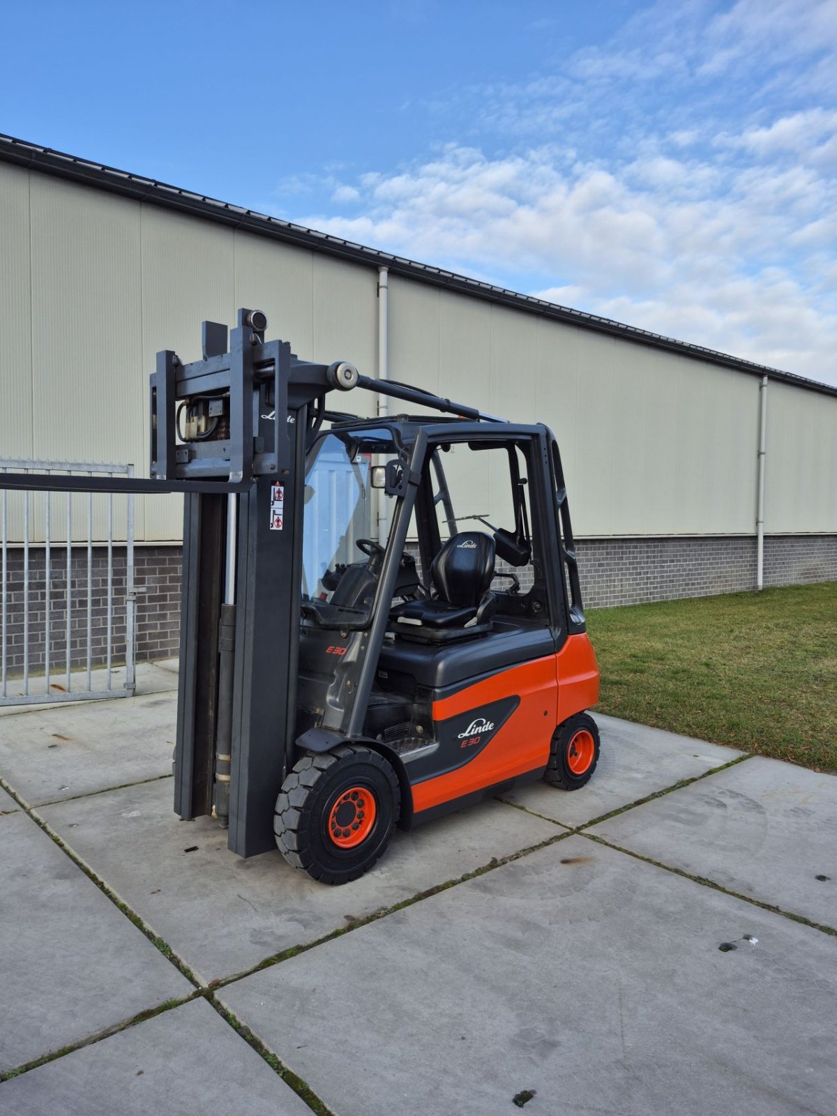 Frontstapler typu Linde E30-01, Gebrauchtmaschine v Biddinghuizen (Obrázek 5)