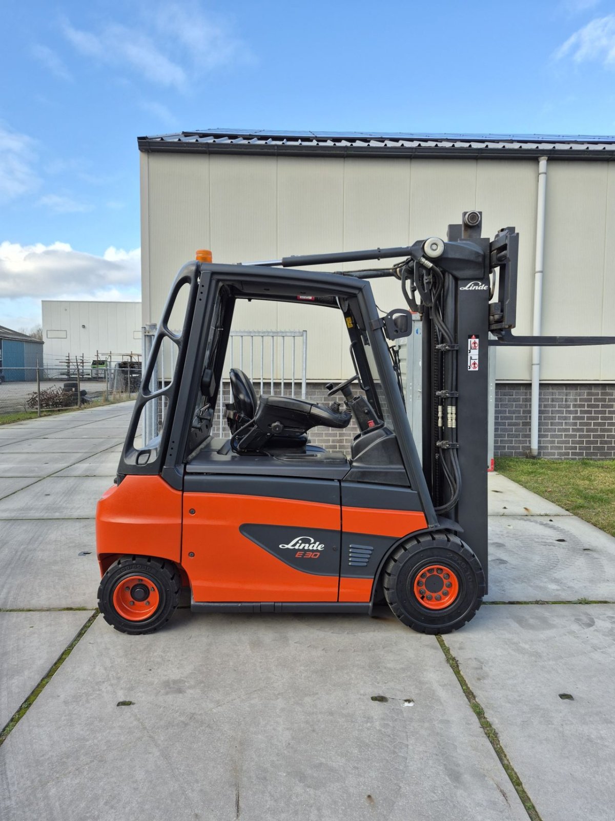 Frontstapler typu Linde E30-01, Gebrauchtmaschine v Biddinghuizen (Obrázek 4)