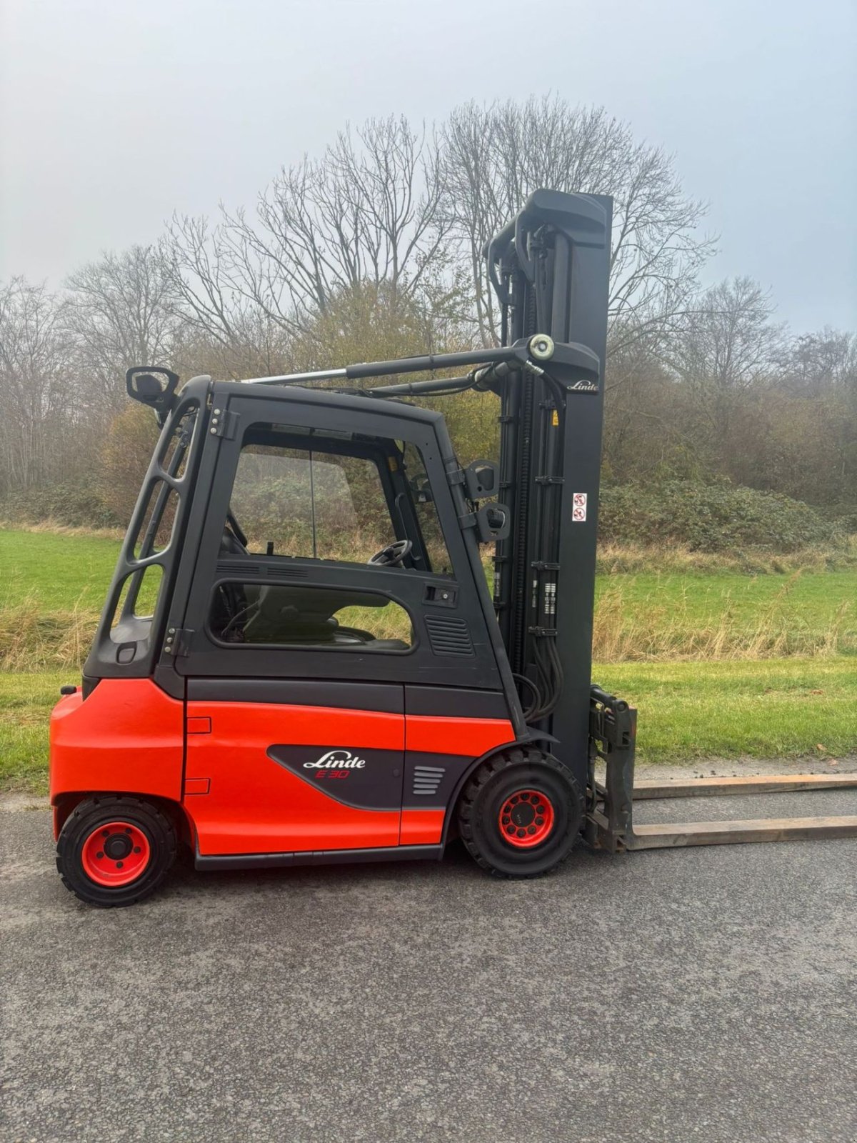 Frontstapler del tipo Linde E30-01, Gebrauchtmaschine In Lelystad (Immagine 4)