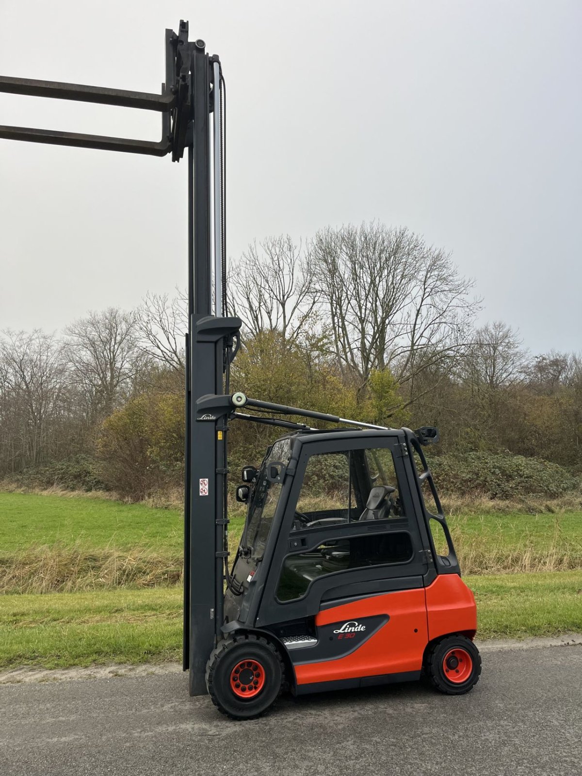 Frontstapler del tipo Linde E30-01, Gebrauchtmaschine In Lelystad (Immagine 2)