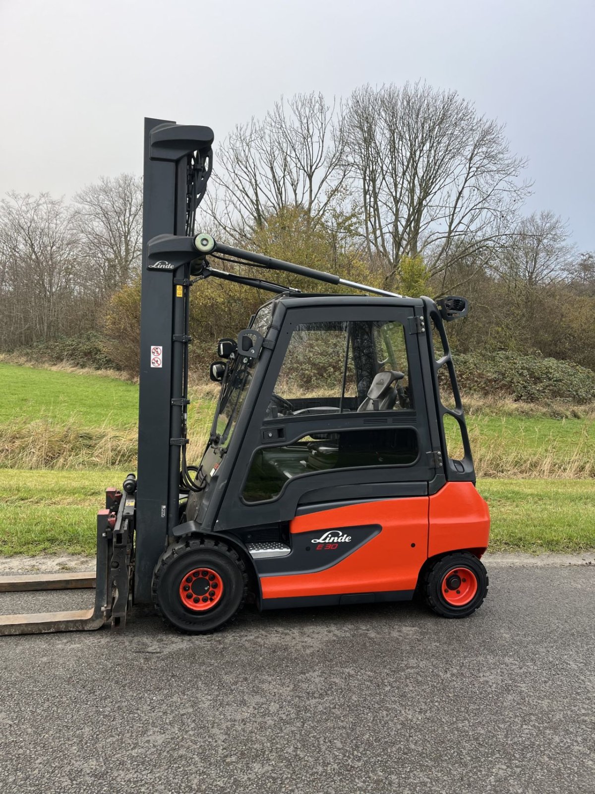Frontstapler del tipo Linde E30-01, Gebrauchtmaschine In Lelystad (Immagine 1)
