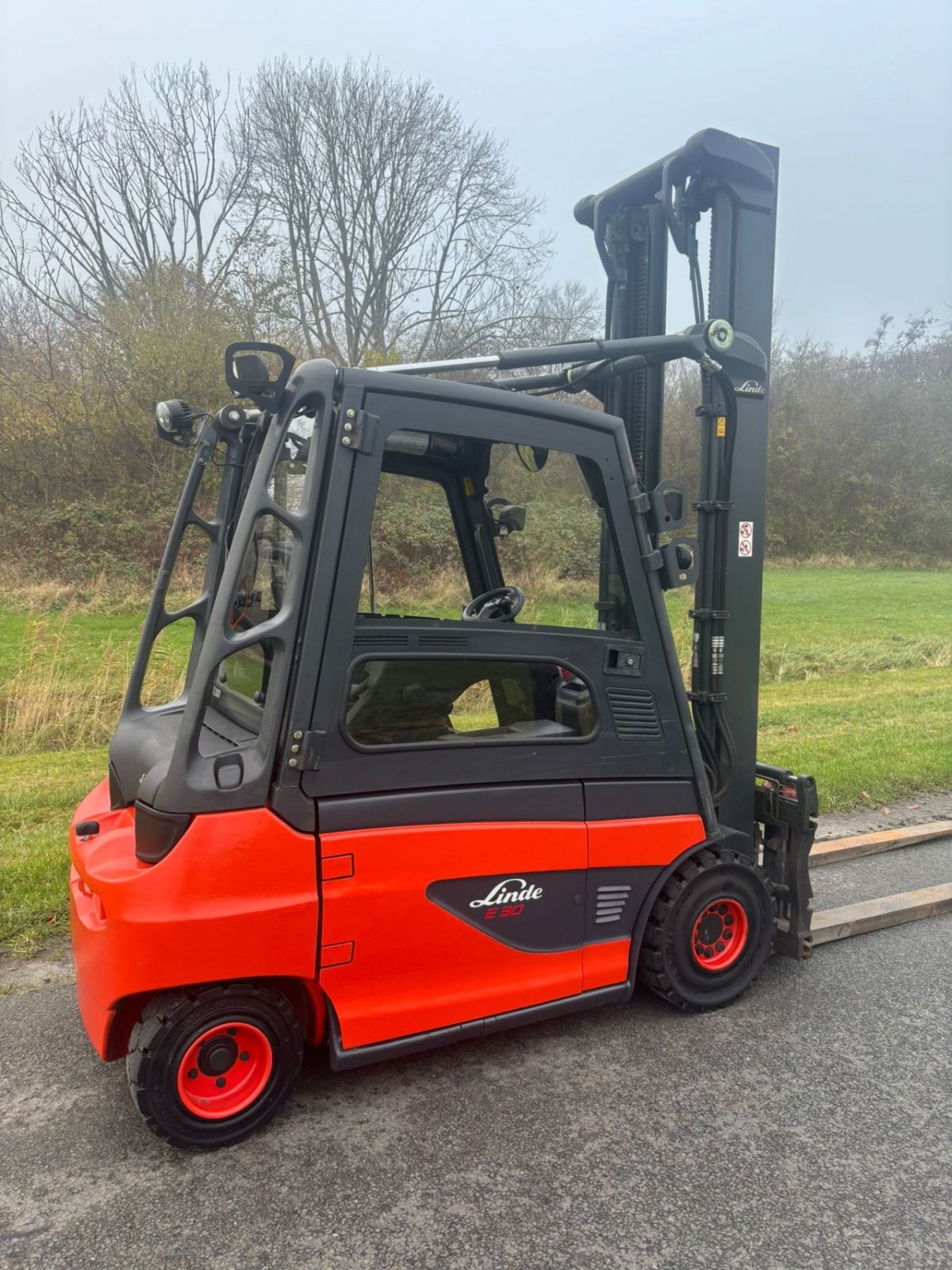 Frontstapler del tipo Linde E30-01, Gebrauchtmaschine In Lelystad (Immagine 3)