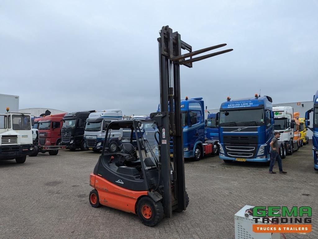 Frontstapler des Typs Linde E30 02 - 4058 uur - Duplex Mast - Volrubber Banden - Eurotron 80, Gebrauchtmaschine in Oud Gastel (Bild 2)