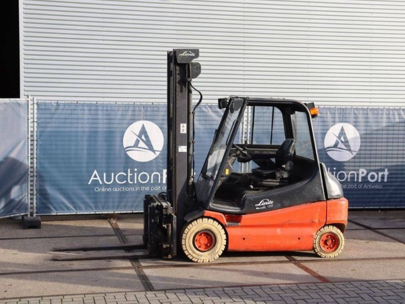 Frontstapler des Typs Linde E30-02, Gebrauchtmaschine in Antwerpen (Bild 1)