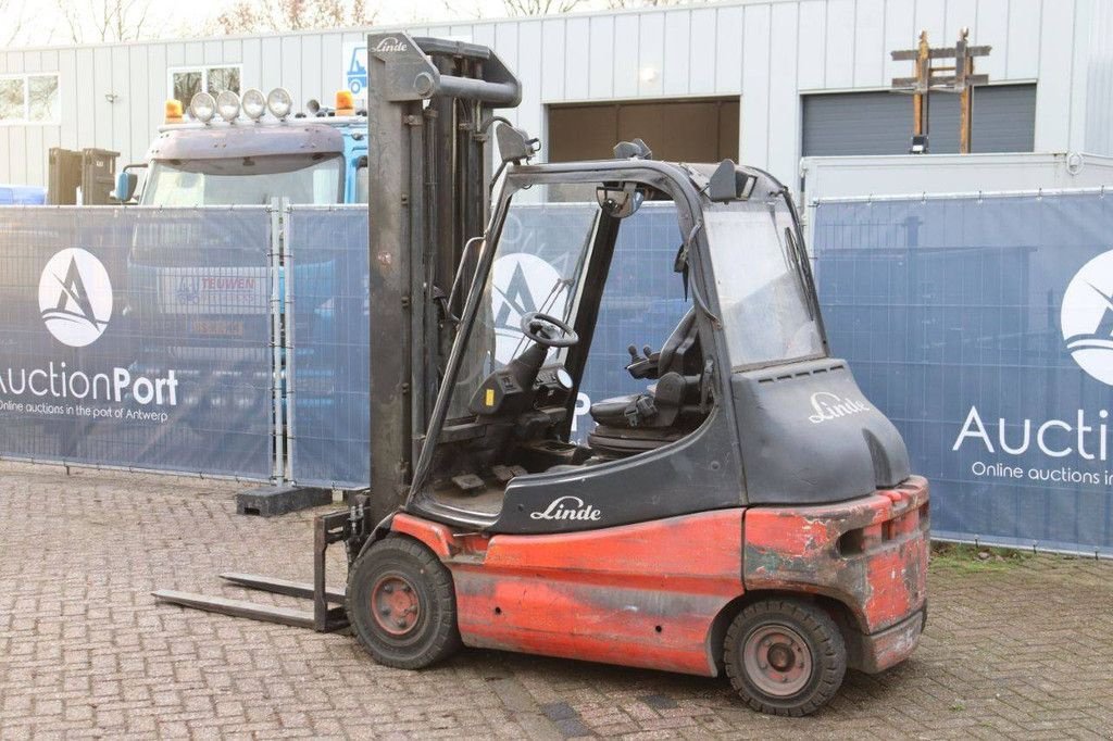 Frontstapler van het type Linde E30/02, Gebrauchtmaschine in Antwerpen (Foto 3)