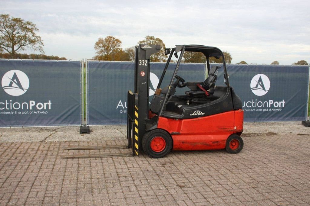 Frontstapler typu Linde E30/03/600, Gebrauchtmaschine v Antwerpen (Obrázek 1)