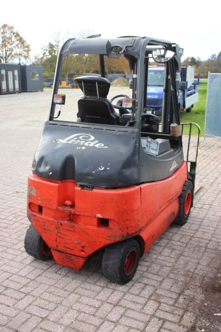 Frontstapler typu Linde E30/03/600, Gebrauchtmaschine v Antwerpen (Obrázek 5)