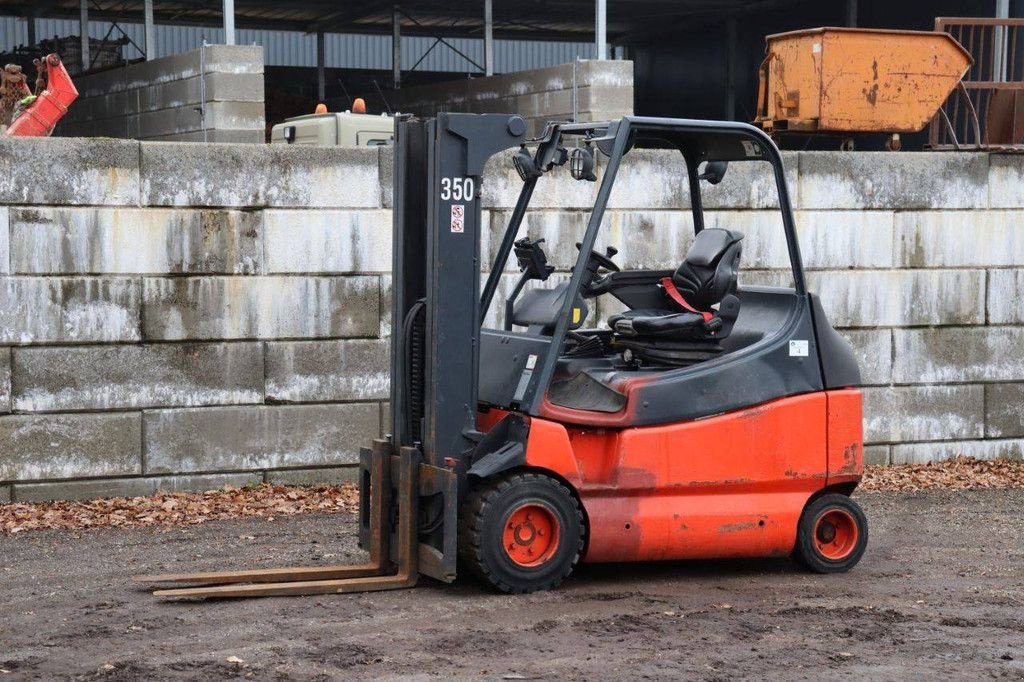 Frontstapler del tipo Linde E30/03/600, Gebrauchtmaschine In Antwerpen (Immagine 10)