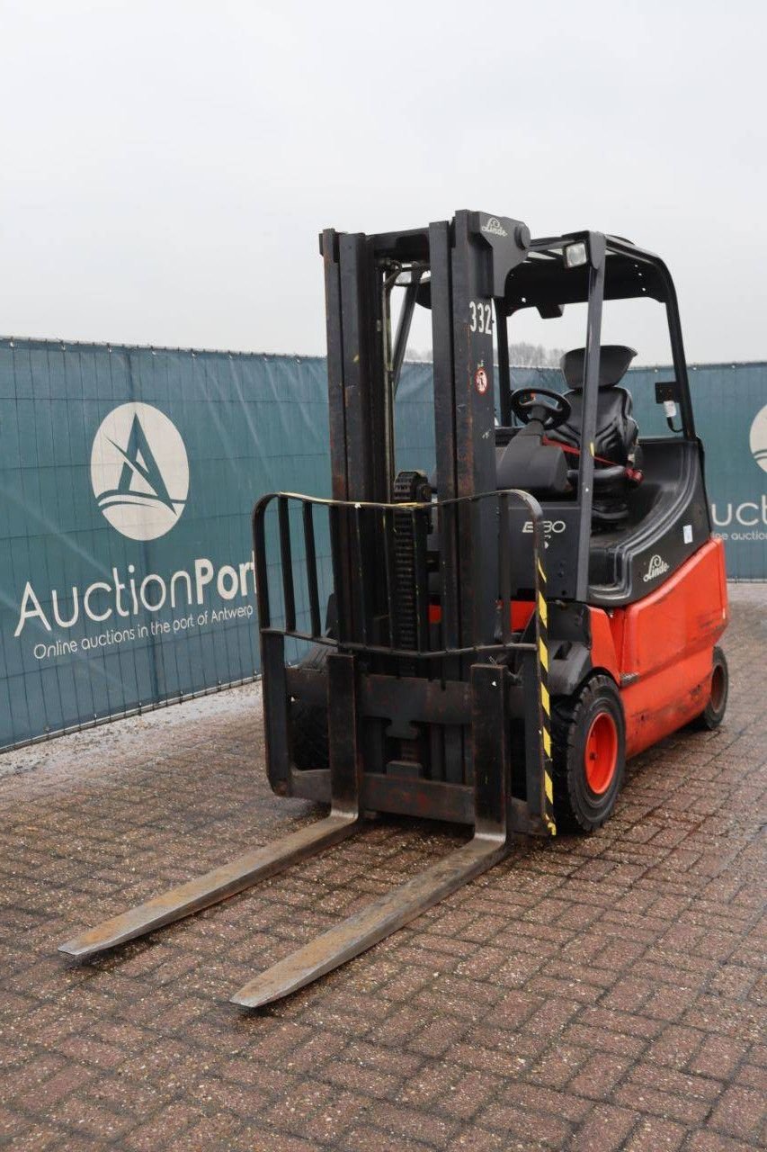 Frontstapler of the type Linde E30/03/600, Gebrauchtmaschine in Antwerpen (Picture 10)