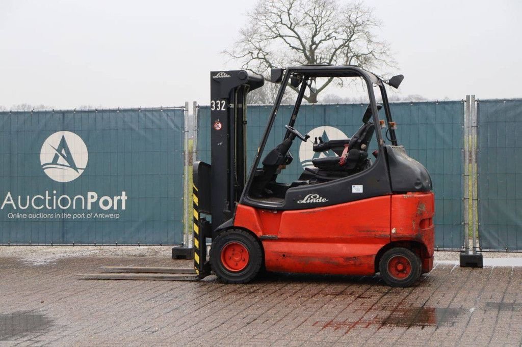 Frontstapler of the type Linde E30/03/600, Gebrauchtmaschine in Antwerpen (Picture 3)
