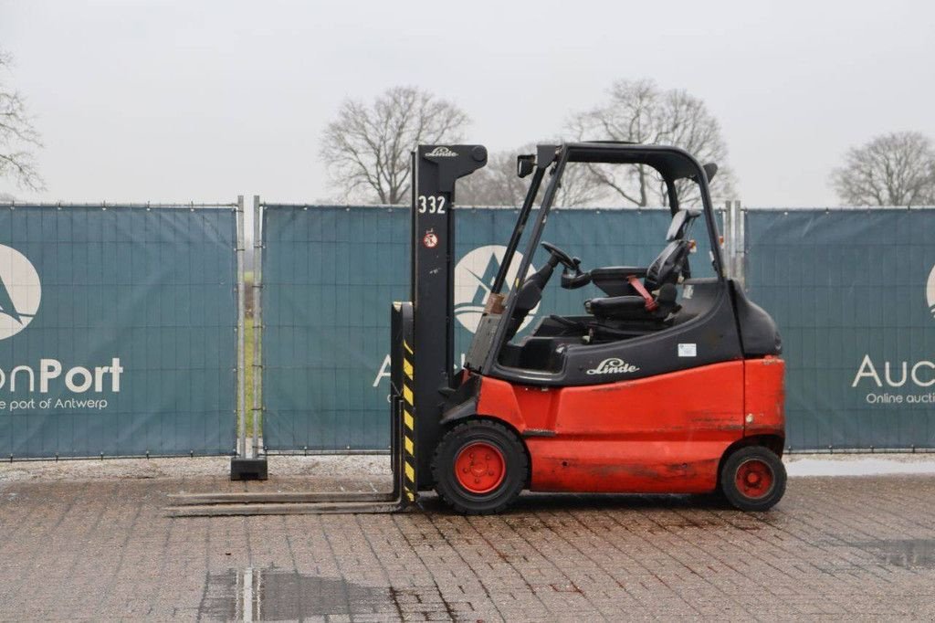 Frontstapler of the type Linde E30/03/600, Gebrauchtmaschine in Antwerpen (Picture 1)