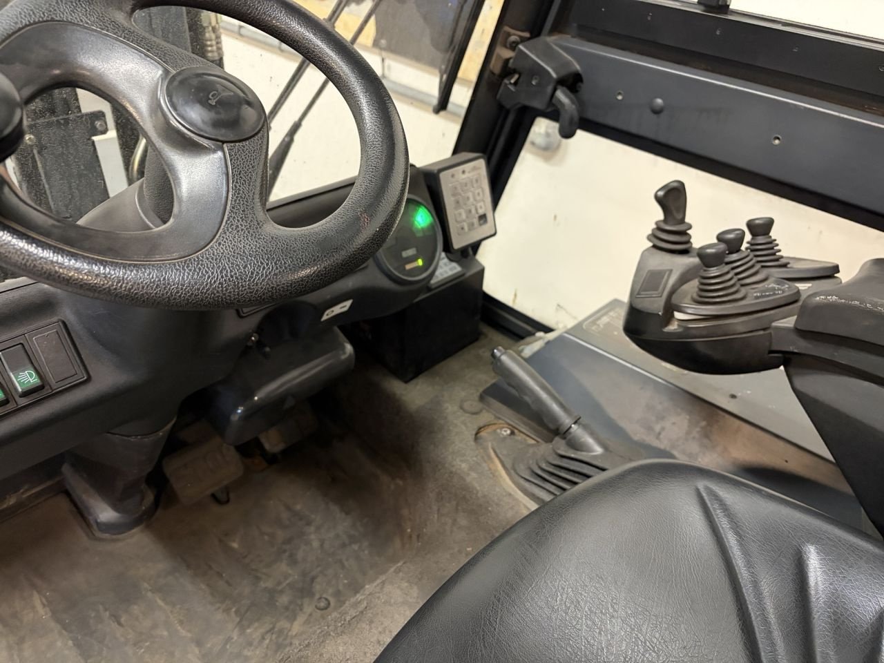 Frontstapler типа Linde E30-03, Gebrauchtmaschine в Leeuwarden (Фотография 3)