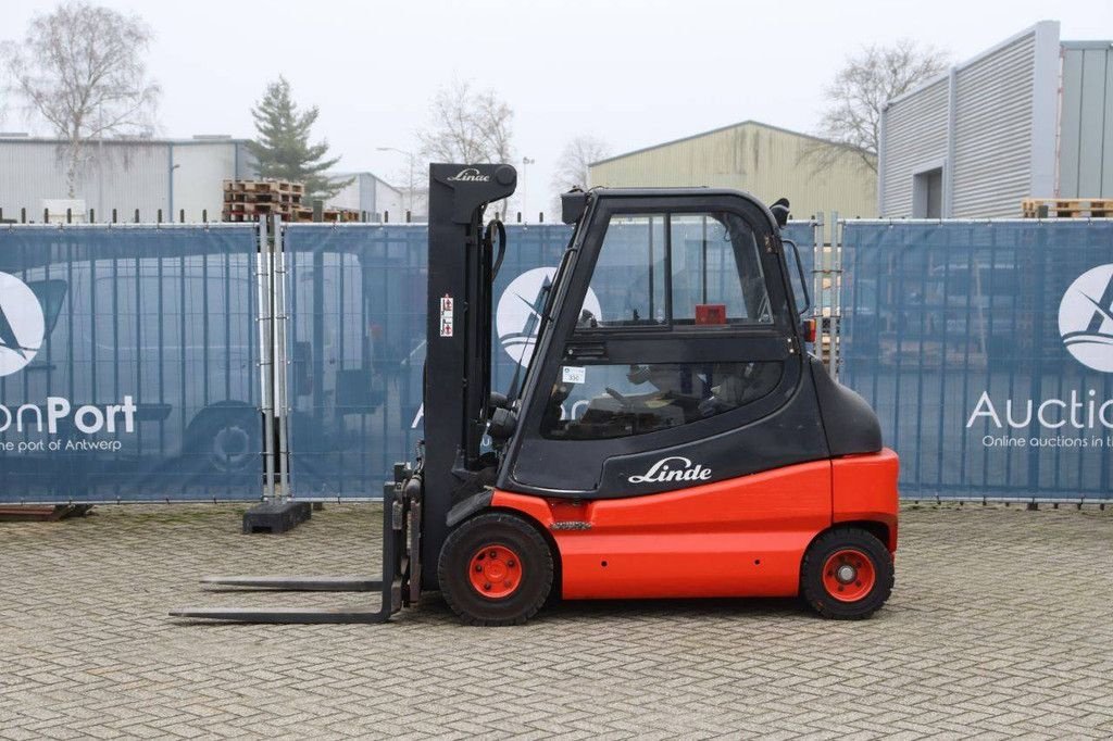 Frontstapler typu Linde E30/03, Gebrauchtmaschine v Antwerpen (Obrázek 2)