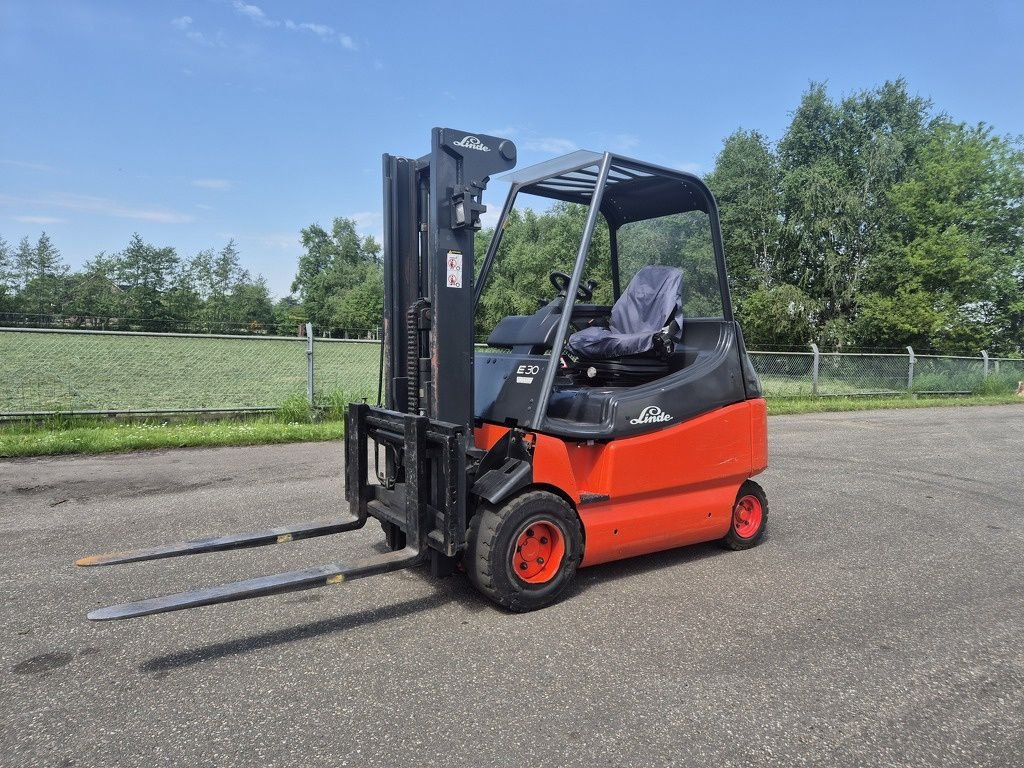 Frontstapler of the type Linde E30/600-02, Gebrauchtmaschine in Mijdrecht (Picture 1)