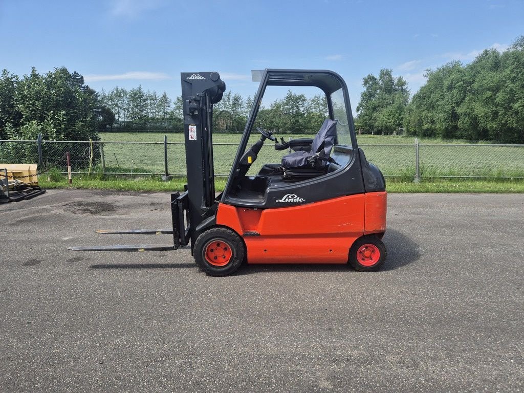 Frontstapler of the type Linde E30/600-02, Gebrauchtmaschine in Mijdrecht (Picture 2)