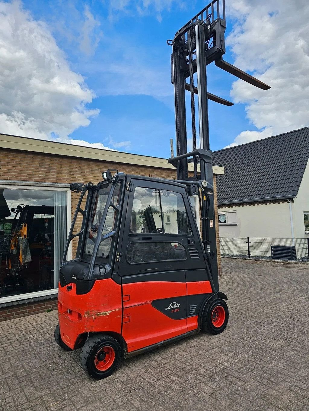 Frontstapler of the type Linde E30 elektrische heftruck vorkheftruck, Gebrauchtmaschine in Scherpenzeel (Picture 4)