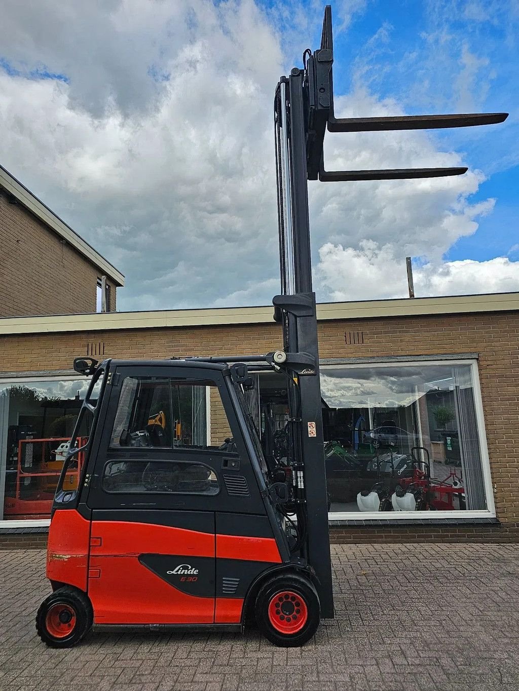 Frontstapler of the type Linde E30 elektrische heftruck vorkheftruck, Gebrauchtmaschine in Scherpenzeel (Picture 8)