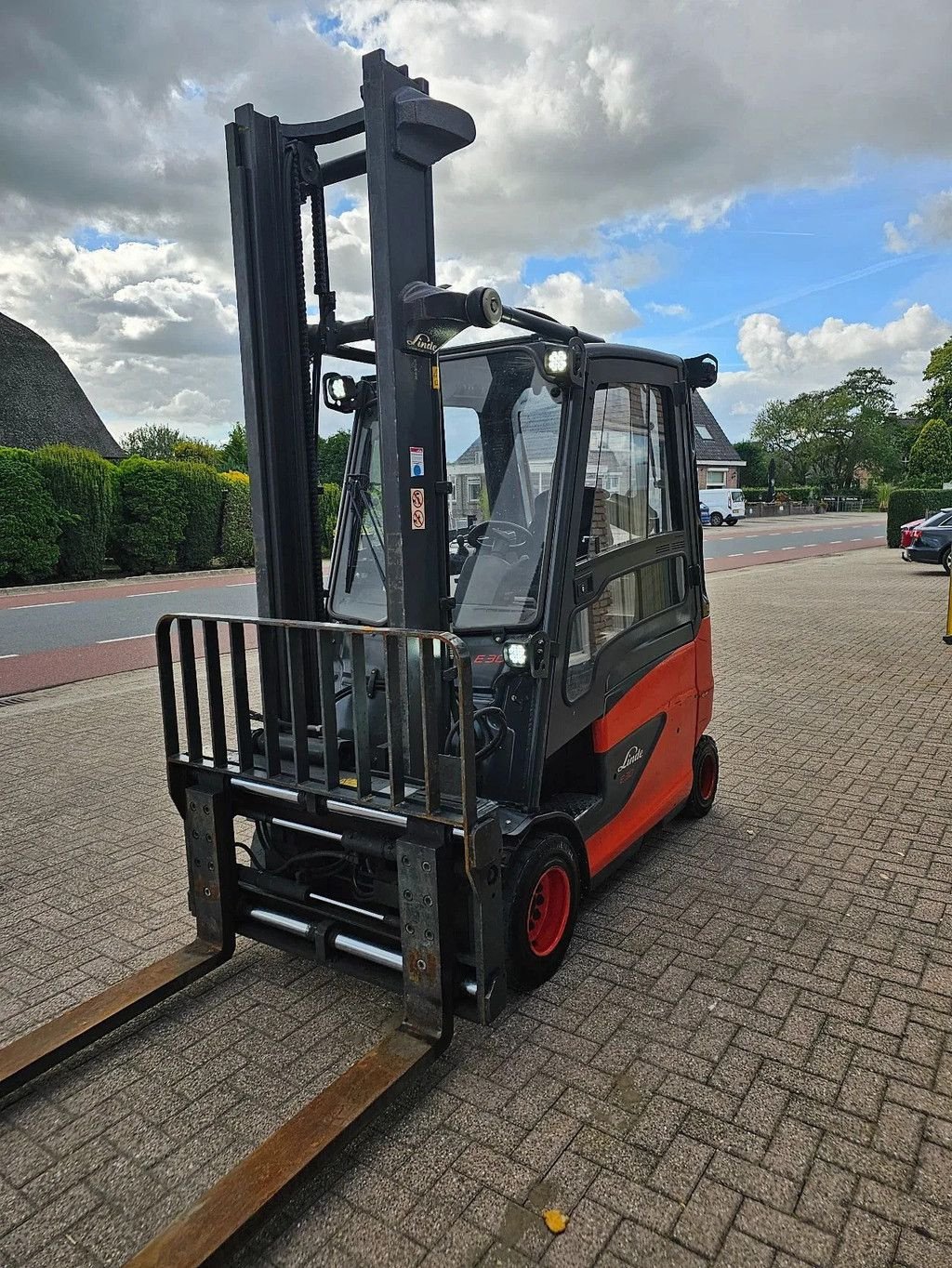 Frontstapler of the type Linde E30 elektrische heftruck vorkheftruck, Gebrauchtmaschine in Scherpenzeel (Picture 11)