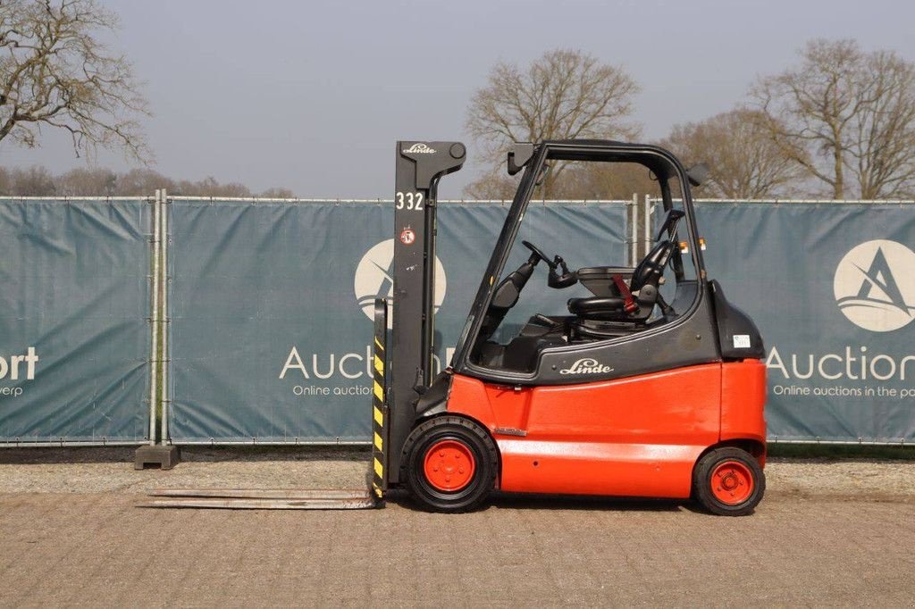 Frontstapler del tipo Linde E30, Gebrauchtmaschine en Antwerpen (Imagen 2)