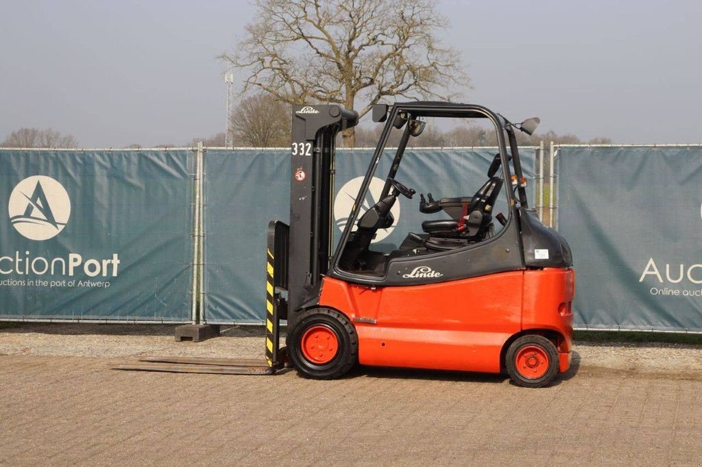 Frontstapler del tipo Linde E30, Gebrauchtmaschine en Antwerpen (Imagen 3)