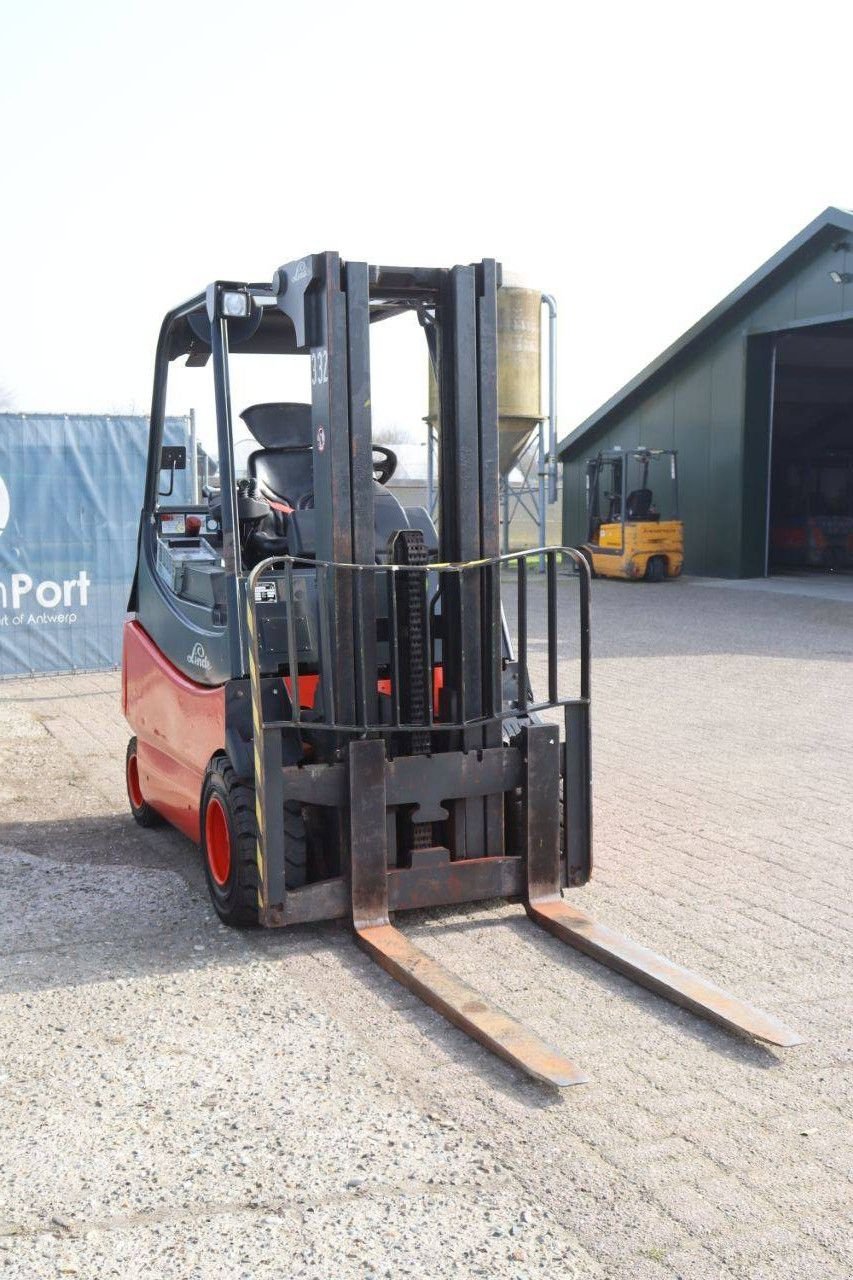 Frontstapler del tipo Linde E30, Gebrauchtmaschine en Antwerpen (Imagen 8)