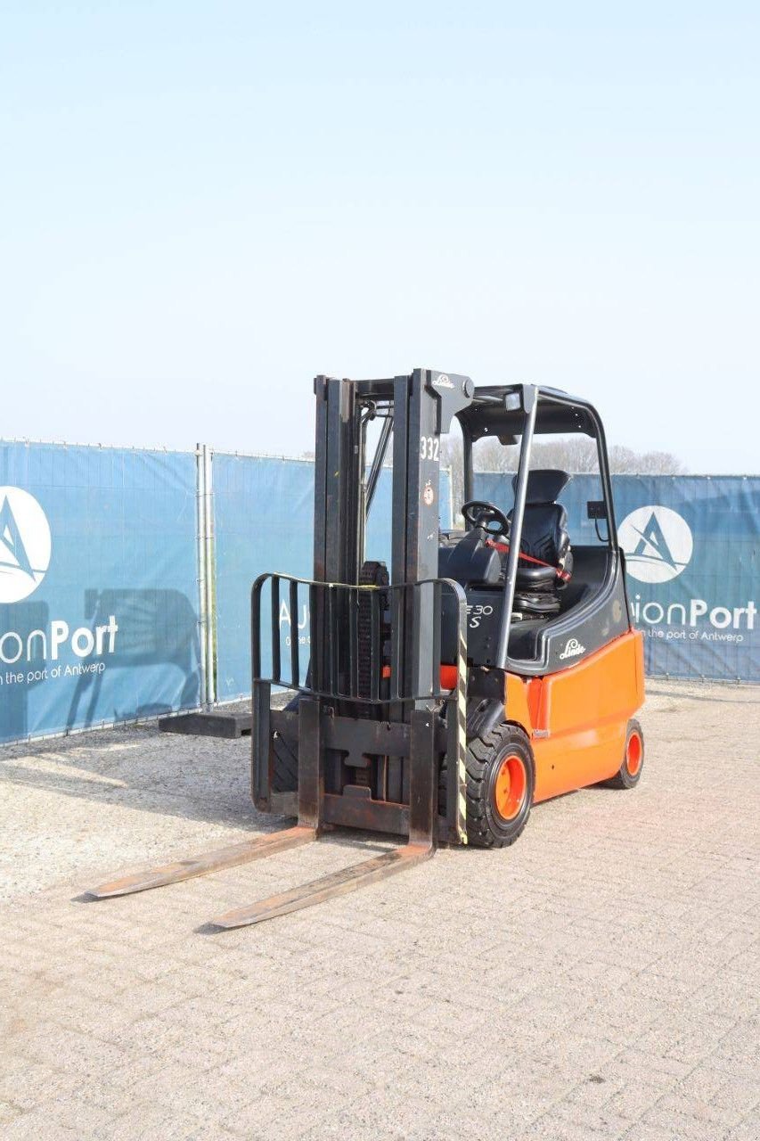 Frontstapler del tipo Linde E30, Gebrauchtmaschine en Antwerpen (Imagen 10)