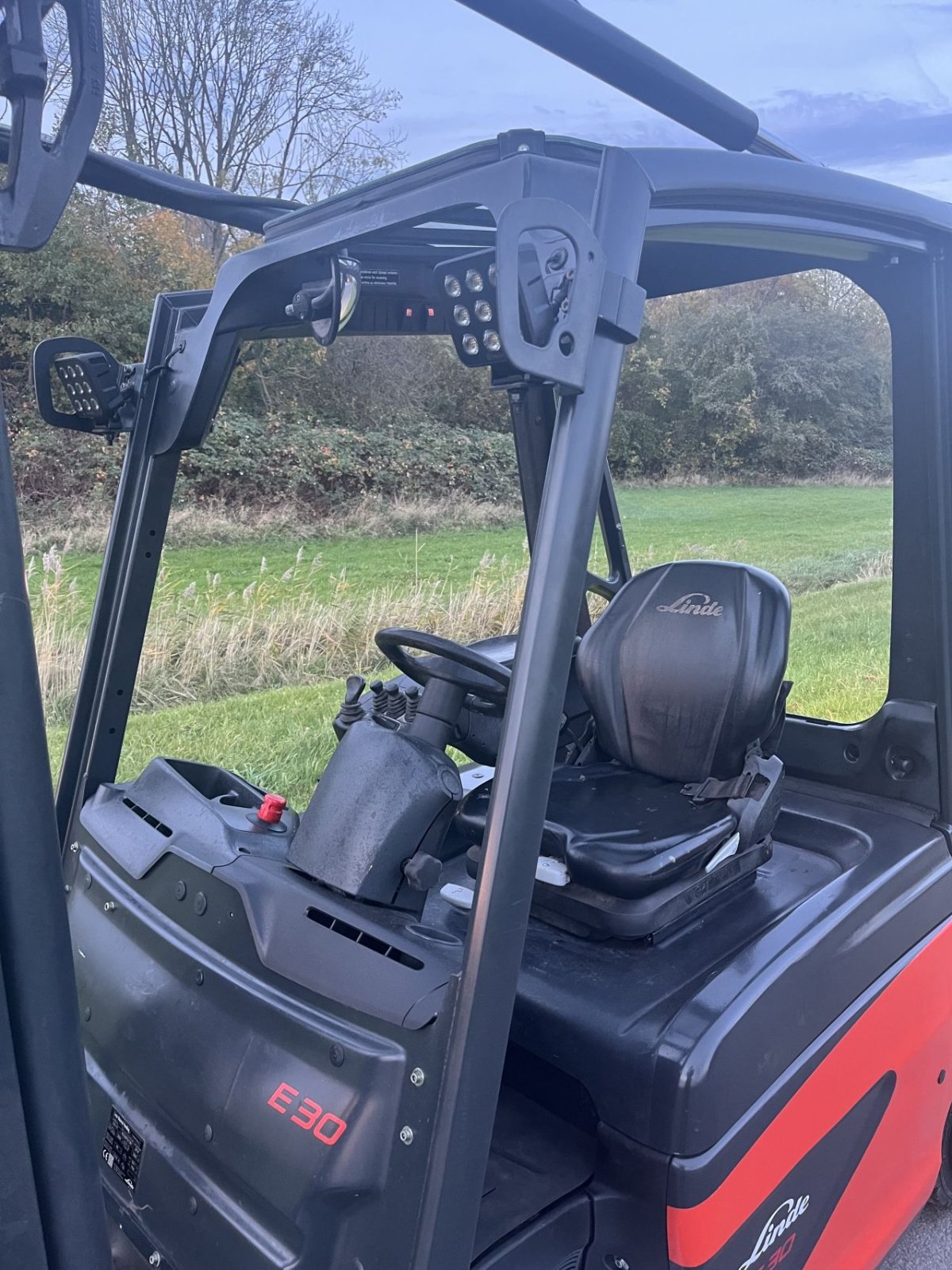 Frontstapler del tipo Linde E30, Gebrauchtmaschine In Lelystad (Immagine 5)