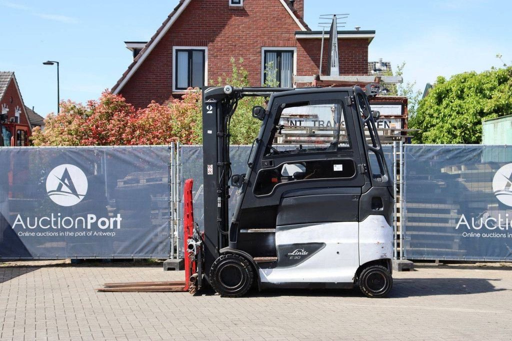 Frontstapler du type Linde E30HL-01/600, Gebrauchtmaschine en Antwerpen (Photo 2)