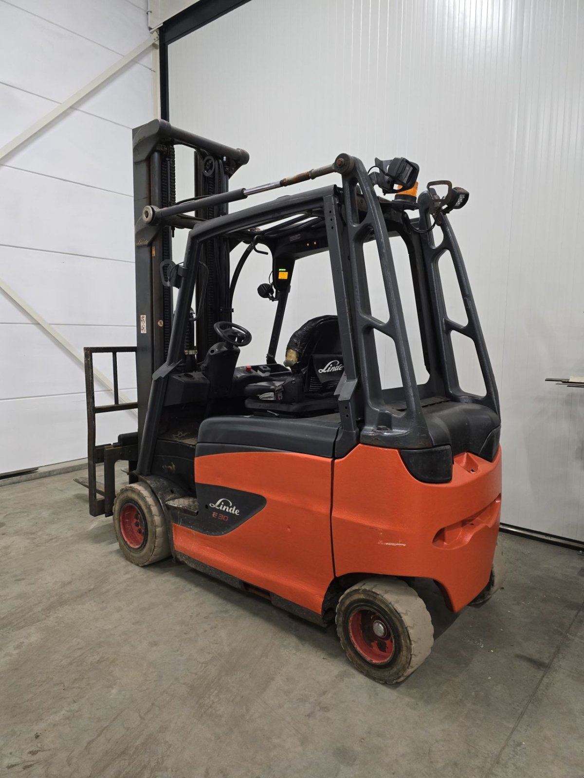 Frontstapler of the type Linde E30HL-01/600, Gebrauchtmaschine in Vlierden (Picture 1)