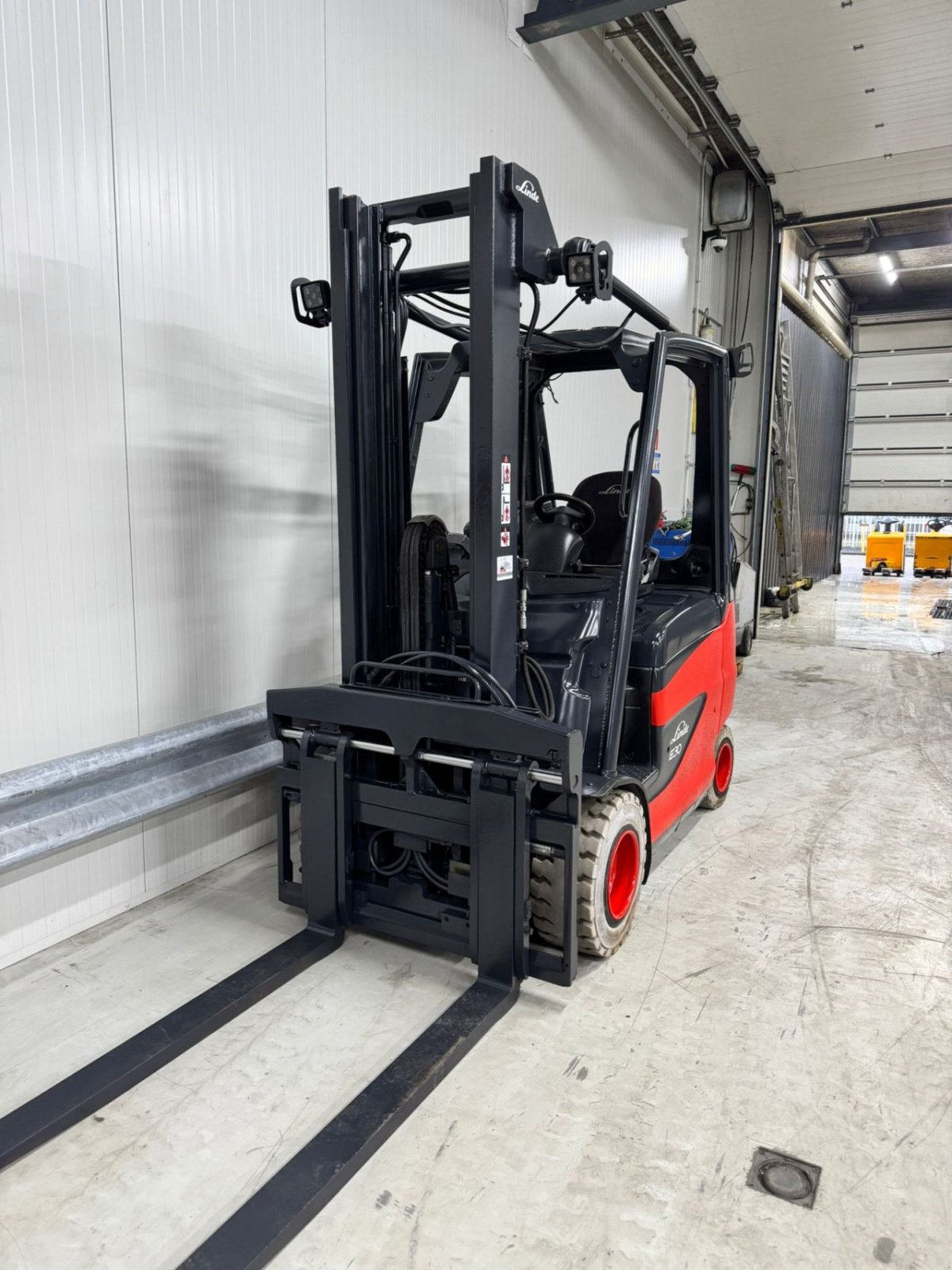 Frontstapler des Typs Linde E30HL01, Gebrauchtmaschine in Vianen (Bild 3)