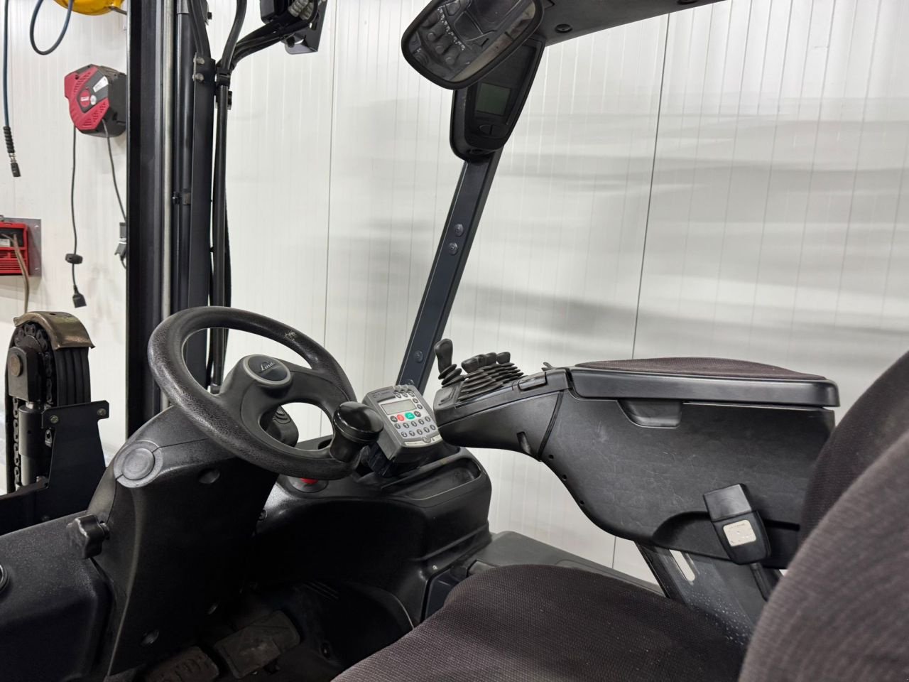 Frontstapler des Typs Linde E30HL01, Gebrauchtmaschine in Vianen (Bild 5)