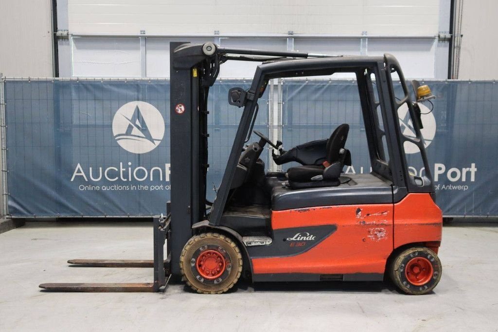 Frontstapler za tip Linde E30L-01, Gebrauchtmaschine u Antwerpen (Slika 2)