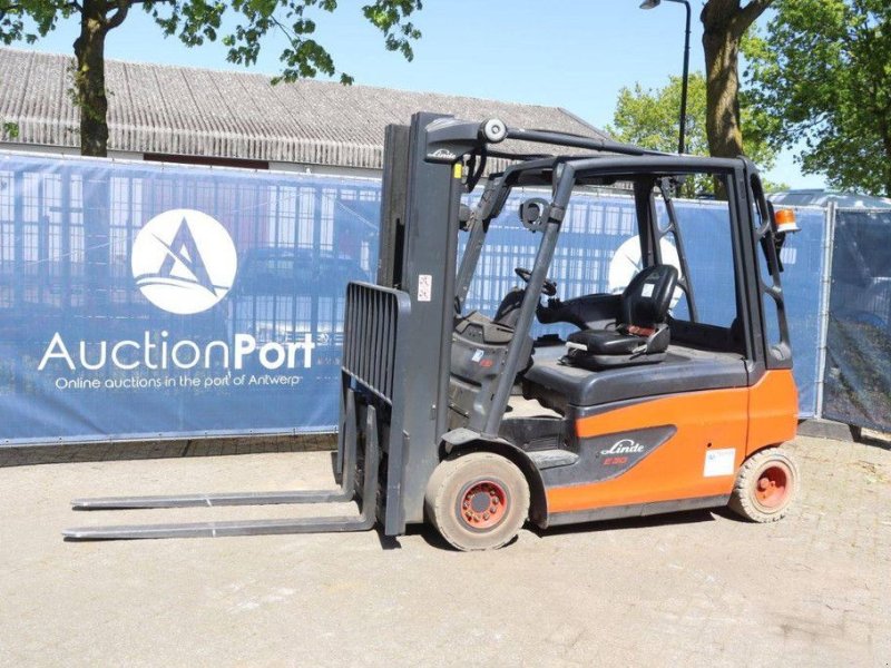 Frontstapler typu Linde E30L-01, Gebrauchtmaschine v Antwerpen (Obrázok 1)
