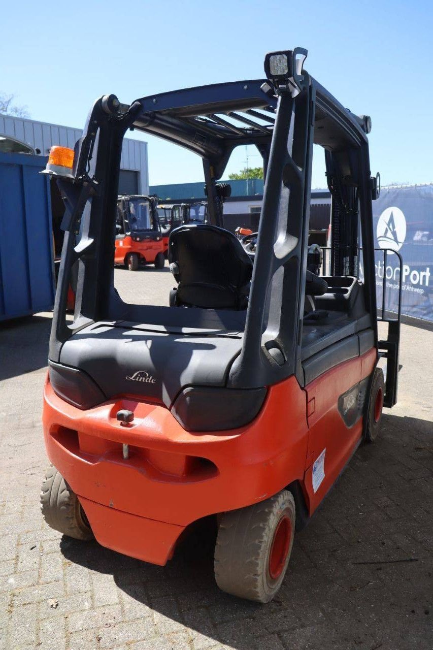 Frontstapler typu Linde E30L-01, Gebrauchtmaschine v Antwerpen (Obrázok 7)