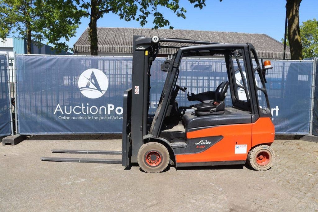 Frontstapler typu Linde E30L-01, Gebrauchtmaschine v Antwerpen (Obrázok 2)