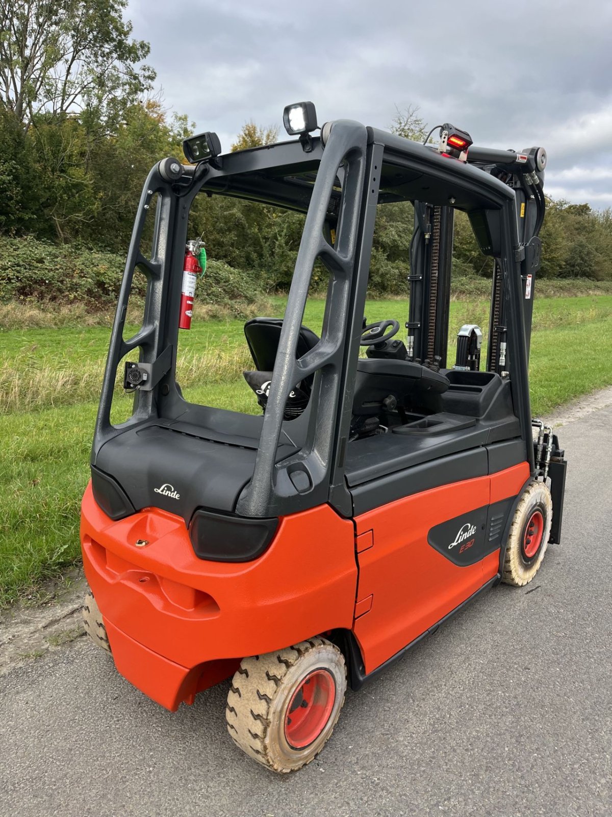 Frontstapler of the type Linde E30L, Gebrauchtmaschine in Lelystad (Picture 3)