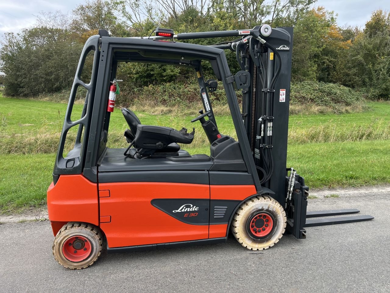 Frontstapler of the type Linde E30L, Gebrauchtmaschine in Lelystad (Picture 5)