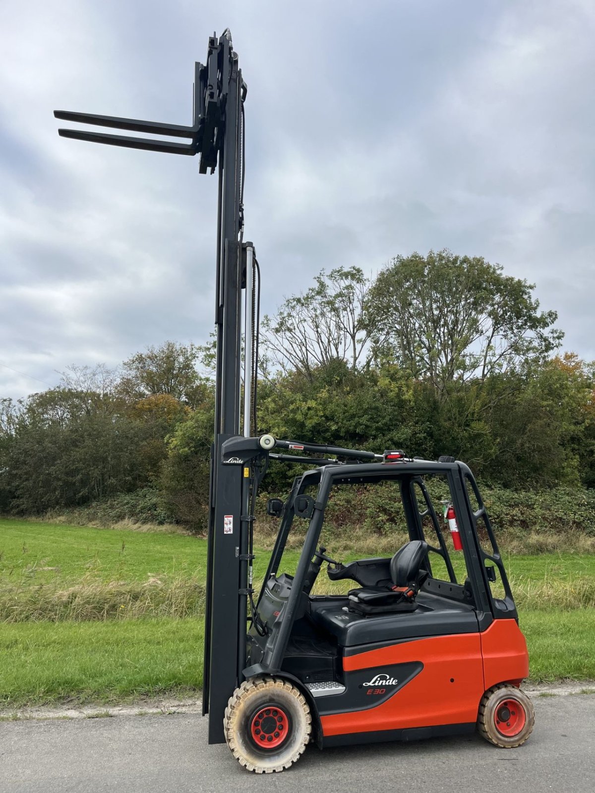 Frontstapler of the type Linde E30L, Gebrauchtmaschine in Lelystad (Picture 2)