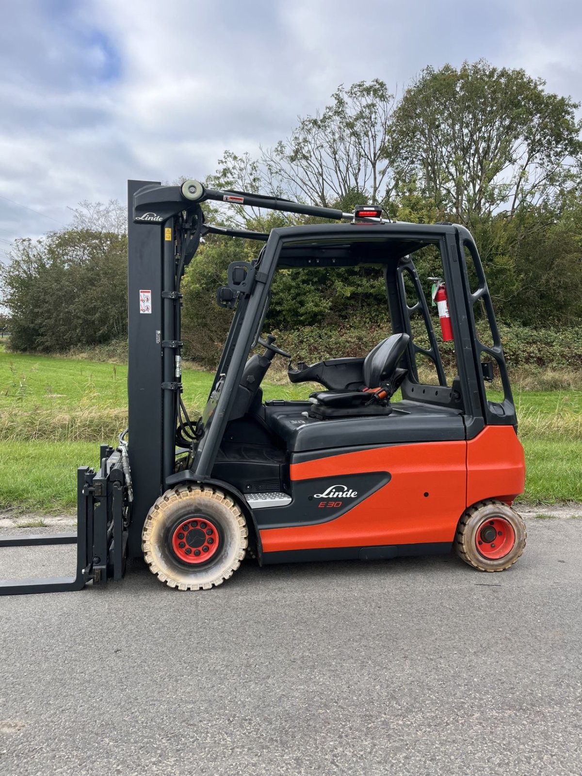 Frontstapler of the type Linde E30L, Gebrauchtmaschine in Lelystad (Picture 1)
