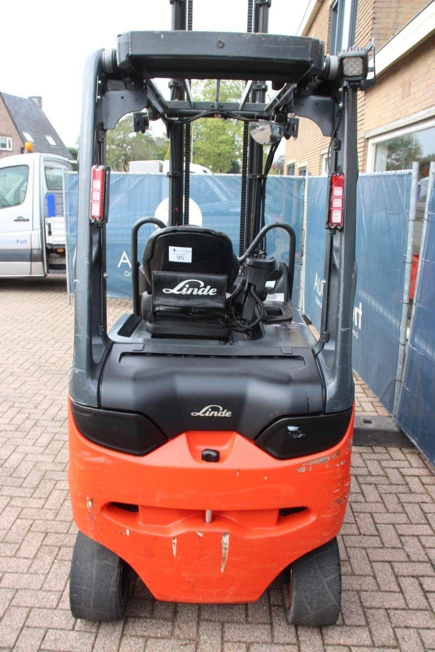 Frontstapler of the type Linde E30RHL-01/600, Gebrauchtmaschine in Antwerpen (Picture 4)