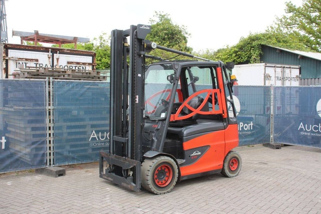 Frontstapler typu Linde E35H-01/600, Gebrauchtmaschine v Antwerpen (Obrázok 9)