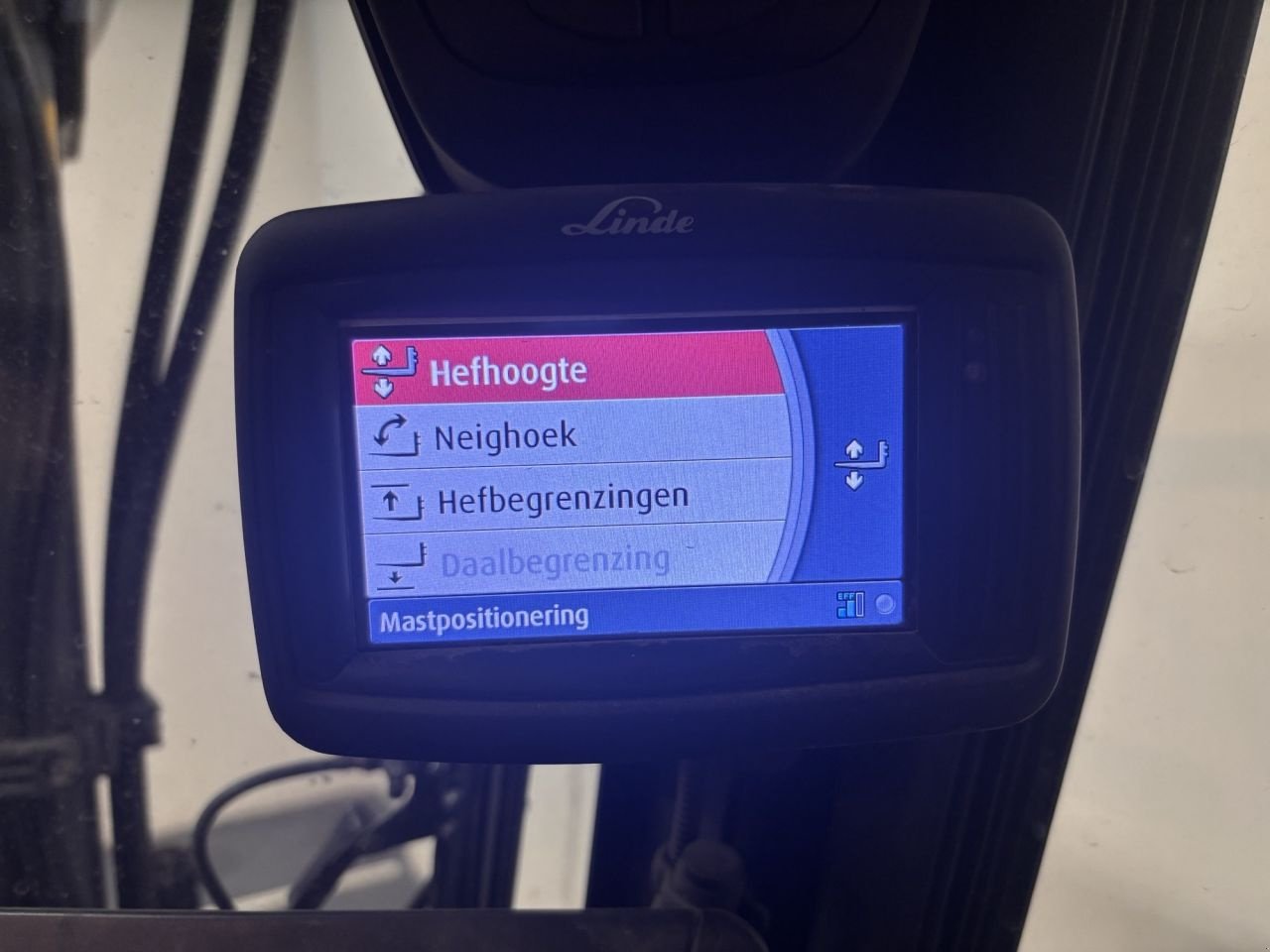 Frontstapler des Typs Linde E35HL-387, Gebrauchtmaschine in Leeuwarden (Bild 8)