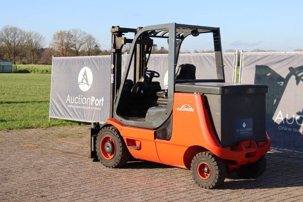 Frontstapler des Typs Linde E40P, Gebrauchtmaschine in Antwerpen (Bild 3)