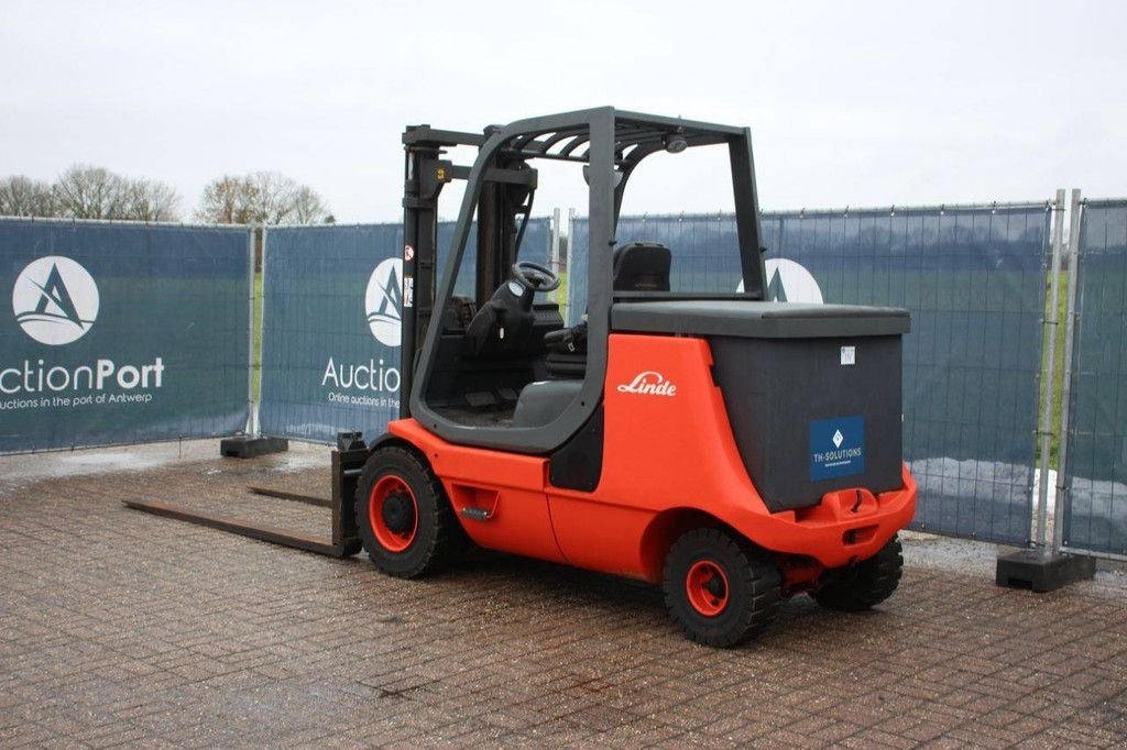 Frontstapler del tipo Linde E40P, Gebrauchtmaschine In Antwerpen (Immagine 3)