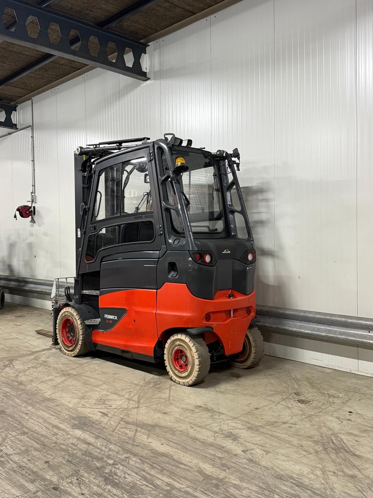 Frontstapler des Typs Linde E45, Gebrauchtmaschine in Vianen (Bild 2)