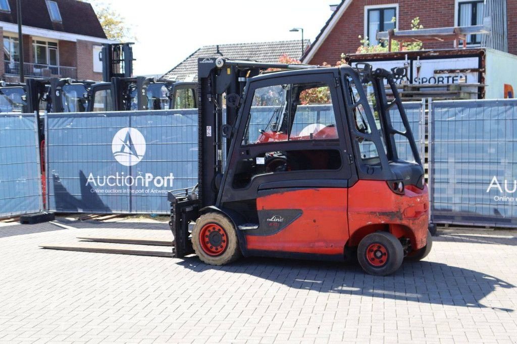 Frontstapler typu Linde E50HL-01/600, Gebrauchtmaschine v Antwerpen (Obrázok 4)