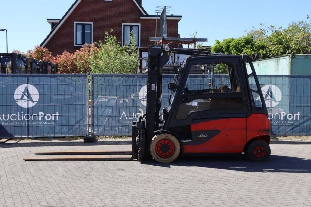 Frontstapler typu Linde E50HL-01/600, Gebrauchtmaschine v Antwerpen (Obrázok 2)